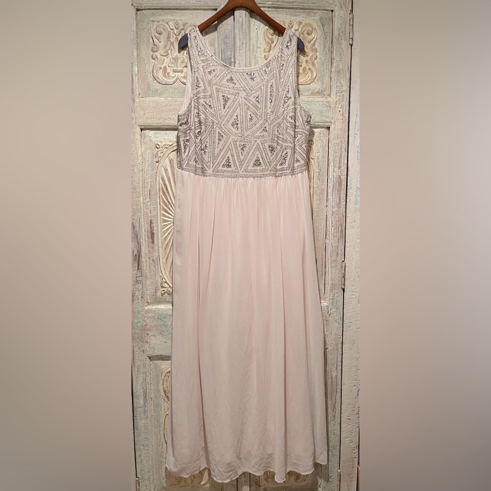 EUC Adrianna Papell Beaded Top V-Back Gown /20W/